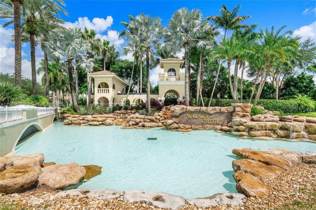 7546 NW 18th Dr, Pembroke Pines, FL 33024