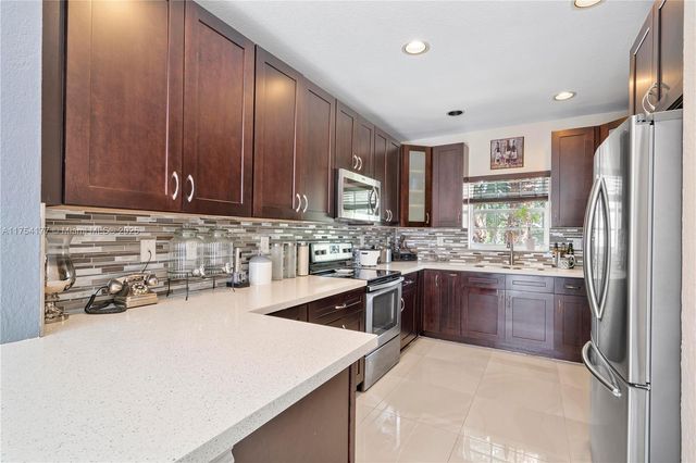 7546 NW 18th Dr, Pembroke Pines, FL 33024