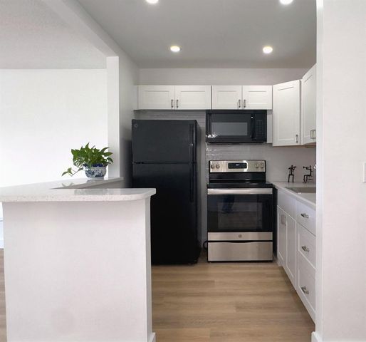150 Windsor G, West Palm Beach, FL 33417