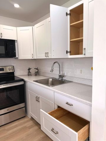 150 Windsor G, West Palm Beach, FL 33417