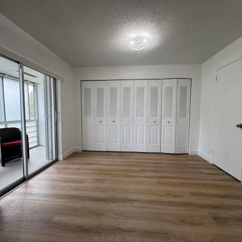 150 Windsor G, West Palm Beach, FL 33417