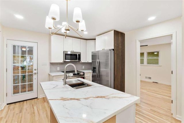 6048 BLACKHAWK Trail, Mableton, GA 30126