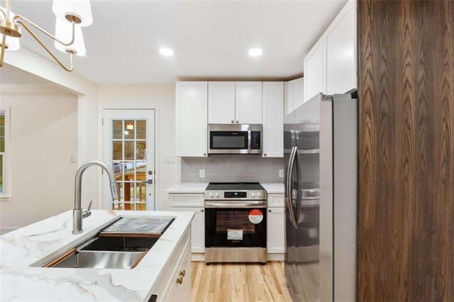 6048 BLACKHAWK Trail, Mableton, GA 30126