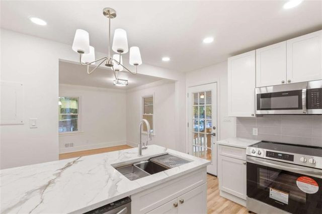 6048 BLACKHAWK Trail, Mableton, GA 30126