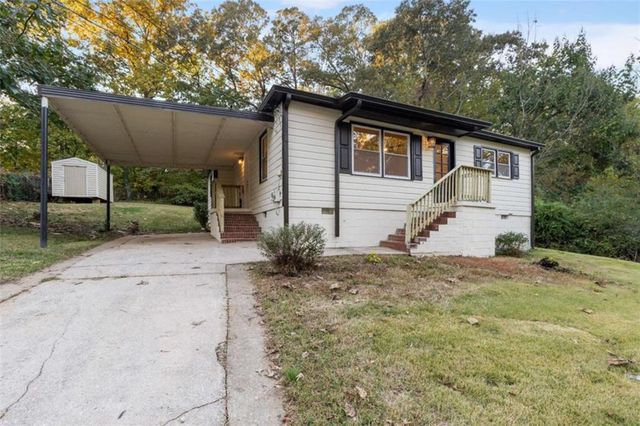 6048 BLACKHAWK Trail, Mableton, GA 30126