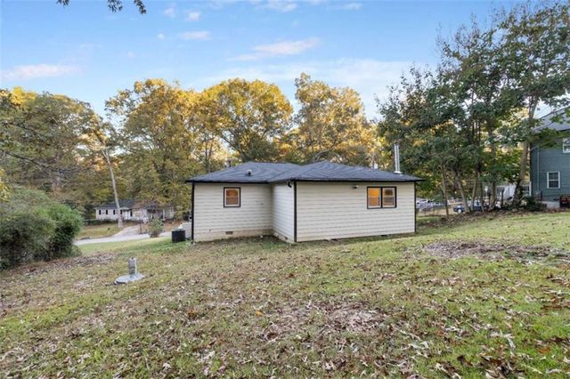 6048 BLACKHAWK Trail, Mableton, GA 30126