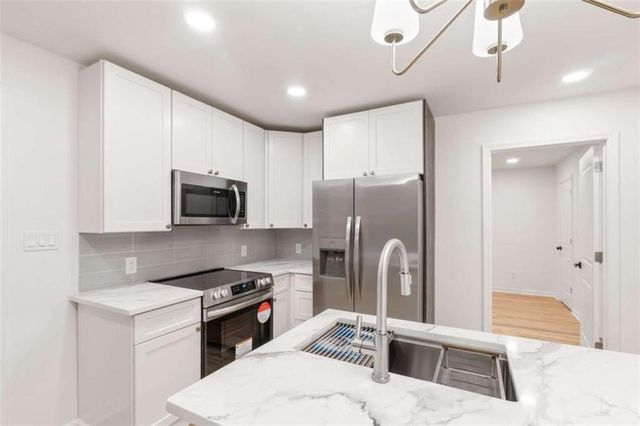 6048 BLACKHAWK Trail, Mableton, GA 30126