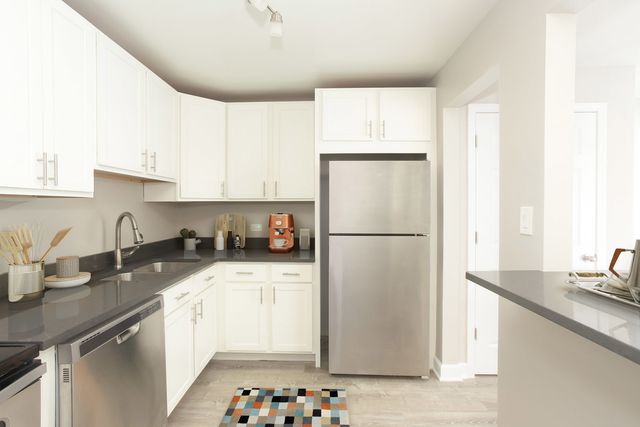 4250 W Lake Avenue 308C, Glenview, IL 60026