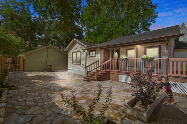 500 S Walnut Street, Tomball, TX 77375