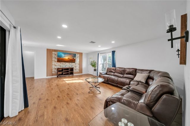 4126 SE 1st CT, Cape Coral, FL 33904