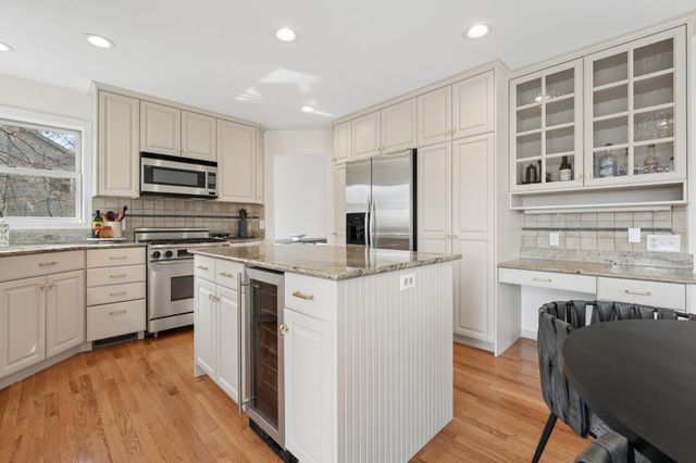 890 Fernbrook Lane N, Plymouth, MN 55447