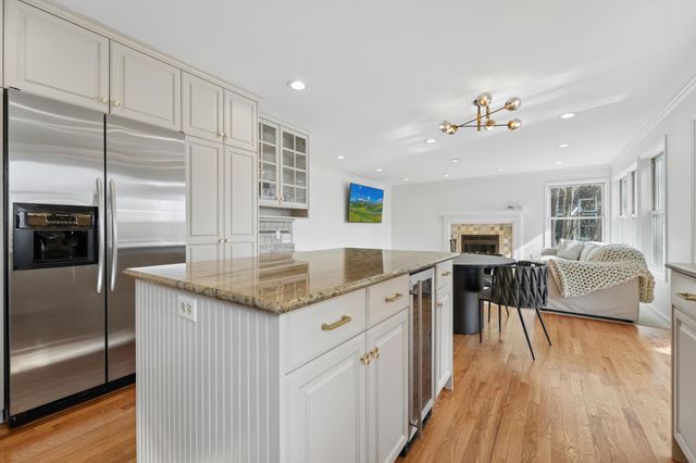 890 Fernbrook Lane N, Plymouth, MN 55447