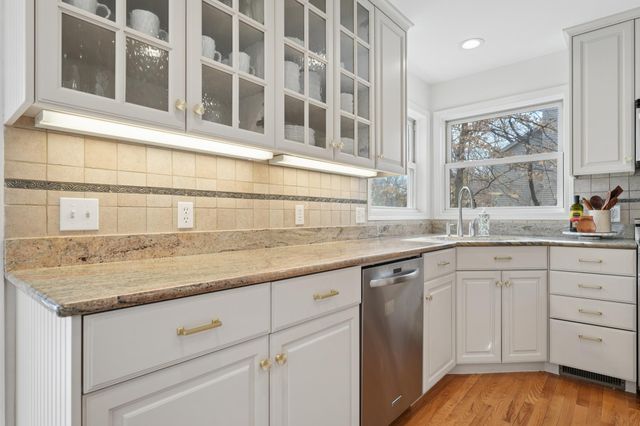 890 Fernbrook Lane N, Plymouth, MN 55447