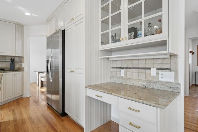 890 Fernbrook Lane N, Plymouth, MN 55447