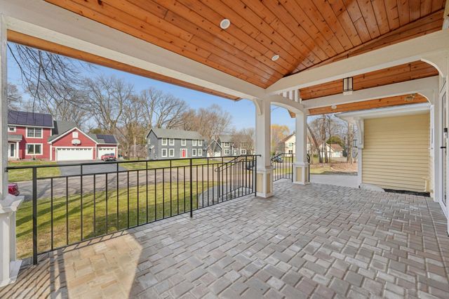 890 Fernbrook Lane N, Plymouth, MN 55447