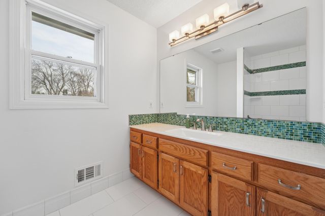 890 Fernbrook Lane N, Plymouth, MN 55447