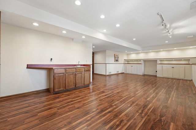 890 Fernbrook Lane N, Plymouth, MN 55447