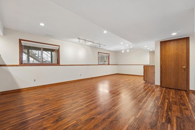 890 Fernbrook Lane N, Plymouth, MN 55447