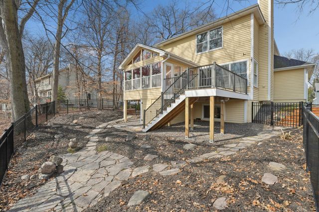 890 Fernbrook Lane N, Plymouth, MN 55447