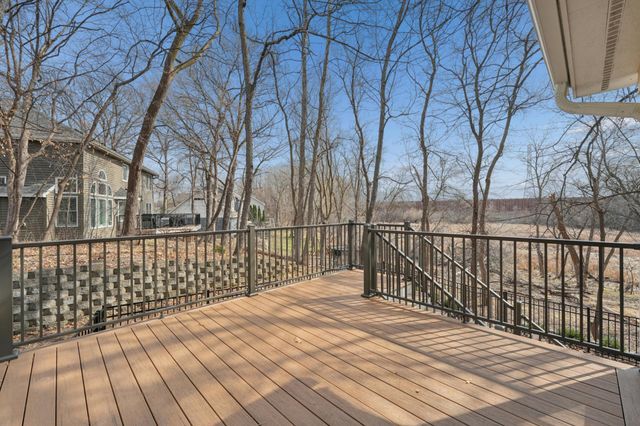 890 Fernbrook Lane N, Plymouth, MN 55447