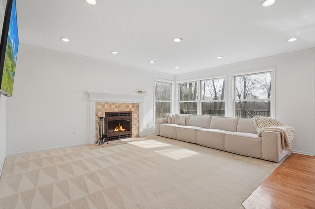 890 Fernbrook Lane N, Plymouth, MN 55447