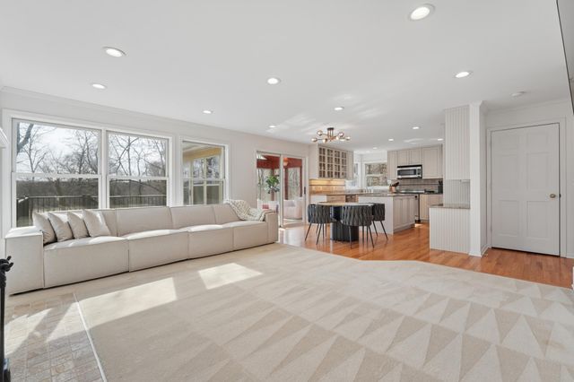 890 Fernbrook Lane N, Plymouth, MN 55447