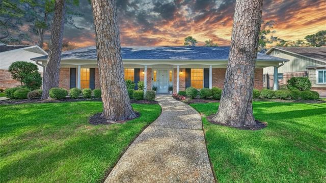 13726 Kingsride Lane, Houston, TX 77079