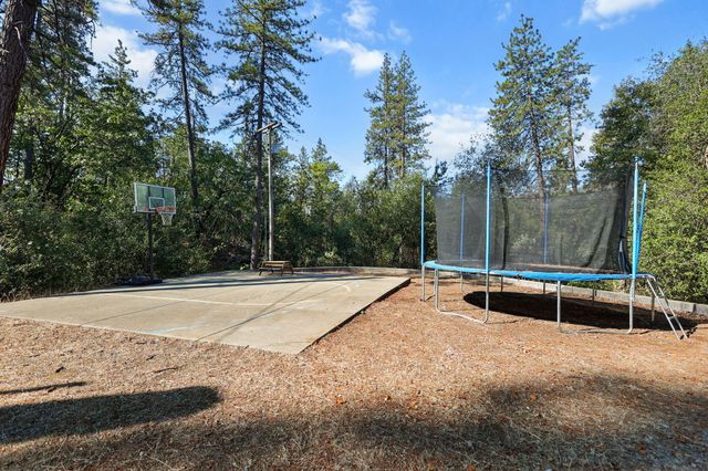15309 Fawndale Road, Redding, CA 96003