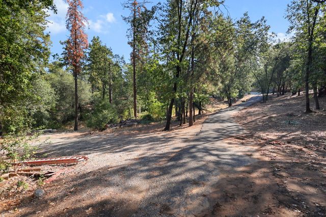 15309 Fawndale Road, Redding, CA 96003