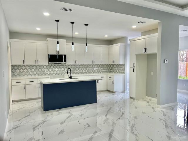 3614 Mina De Oro Street, Edinburg, TX 78542