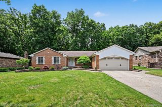 18733 Yorkshire Drive, Livonia, MI 48152