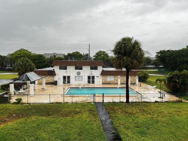 6289 Lear Drive 302, Atlantis, FL 33462