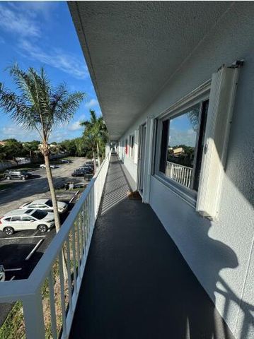 6289 Lear Drive 302, Atlantis, FL 33462