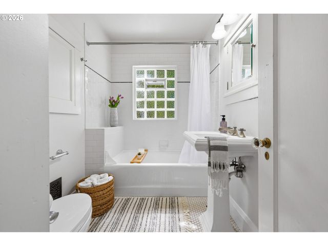2611 Se 51st Ave A & B, Portland, OR 97206