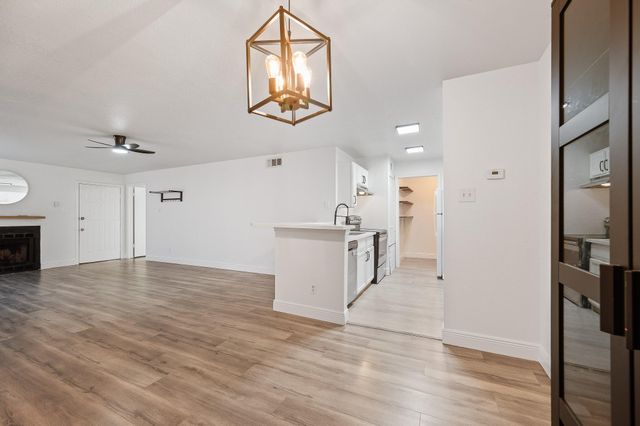 10733 Braes Bend Drive E10733, Houston, TX 77071