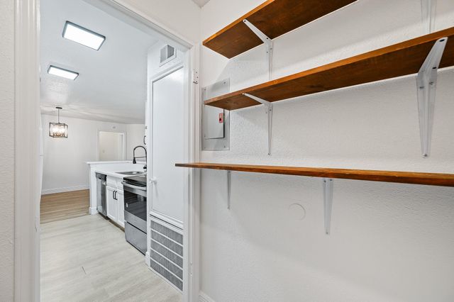 10733 Braes Bend Drive E10733, Houston, TX 77071