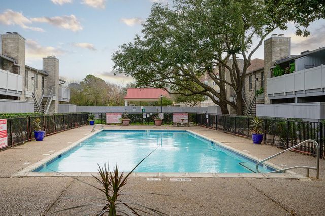 10733 Braes Bend Drive E10733, Houston, TX 77071