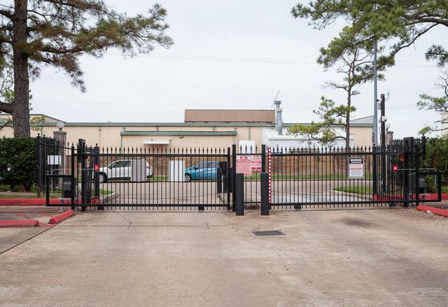 10733 Braes Bend Drive E10733, Houston, TX 77071