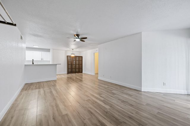 10733 Braes Bend Drive E10733, Houston, TX 77071