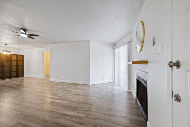 10733 Braes Bend Drive E10733, Houston, TX 77071