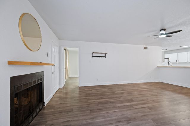 10733 Braes Bend Drive E10733, Houston, TX 77071