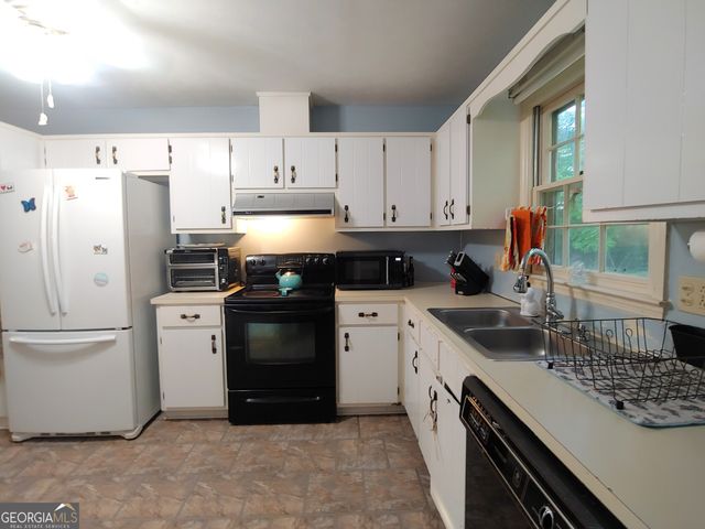 108 Cedar Creek Court, Lagrange, GA 30240