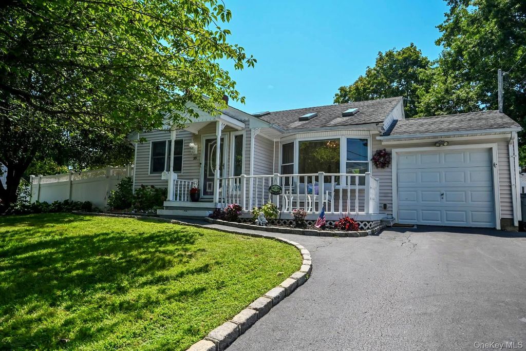 18 Hudson Drive, Kings Park, NY 11754