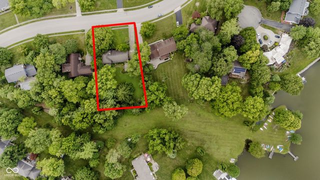 11327 Lakeshore Drive W, Carmel, IN 46033