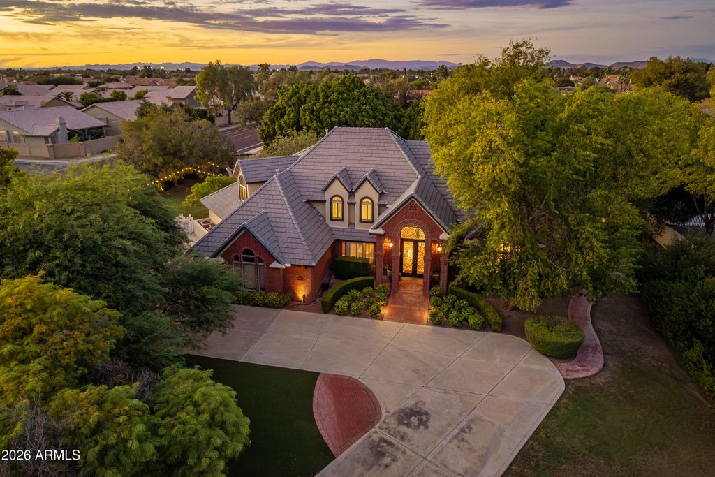 7060 W SURREY Avenue, Peoria, AZ 85381 — exterior