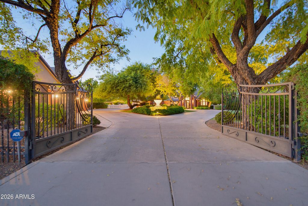 7060 W SURREY Avenue, Peoria, AZ 85381 — photo 3