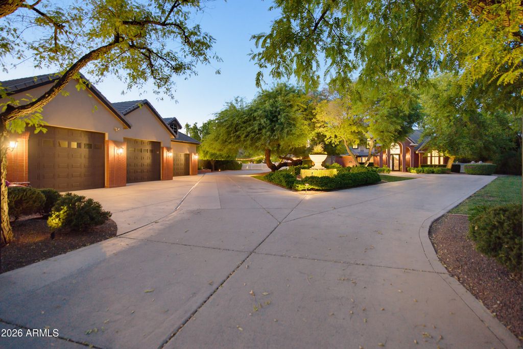 7060 W SURREY Avenue, Peoria, AZ 85381 — photo 4