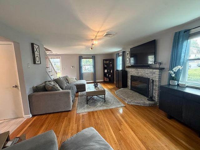 10 Autumn St, Braintree, MA 02184