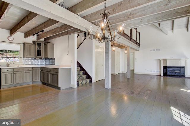 1060 KUHN RD, Boiling Springs, PA 17007