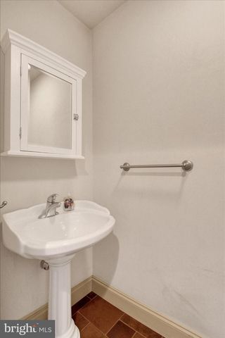 1060 KUHN RD, Boiling Springs, PA 17007